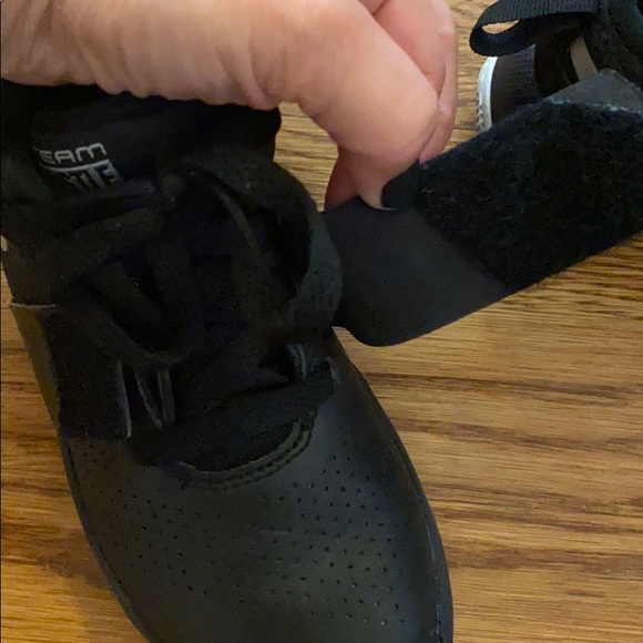 Nike Team Hustle tie and Velcro sneakers - Picture 5 of 6